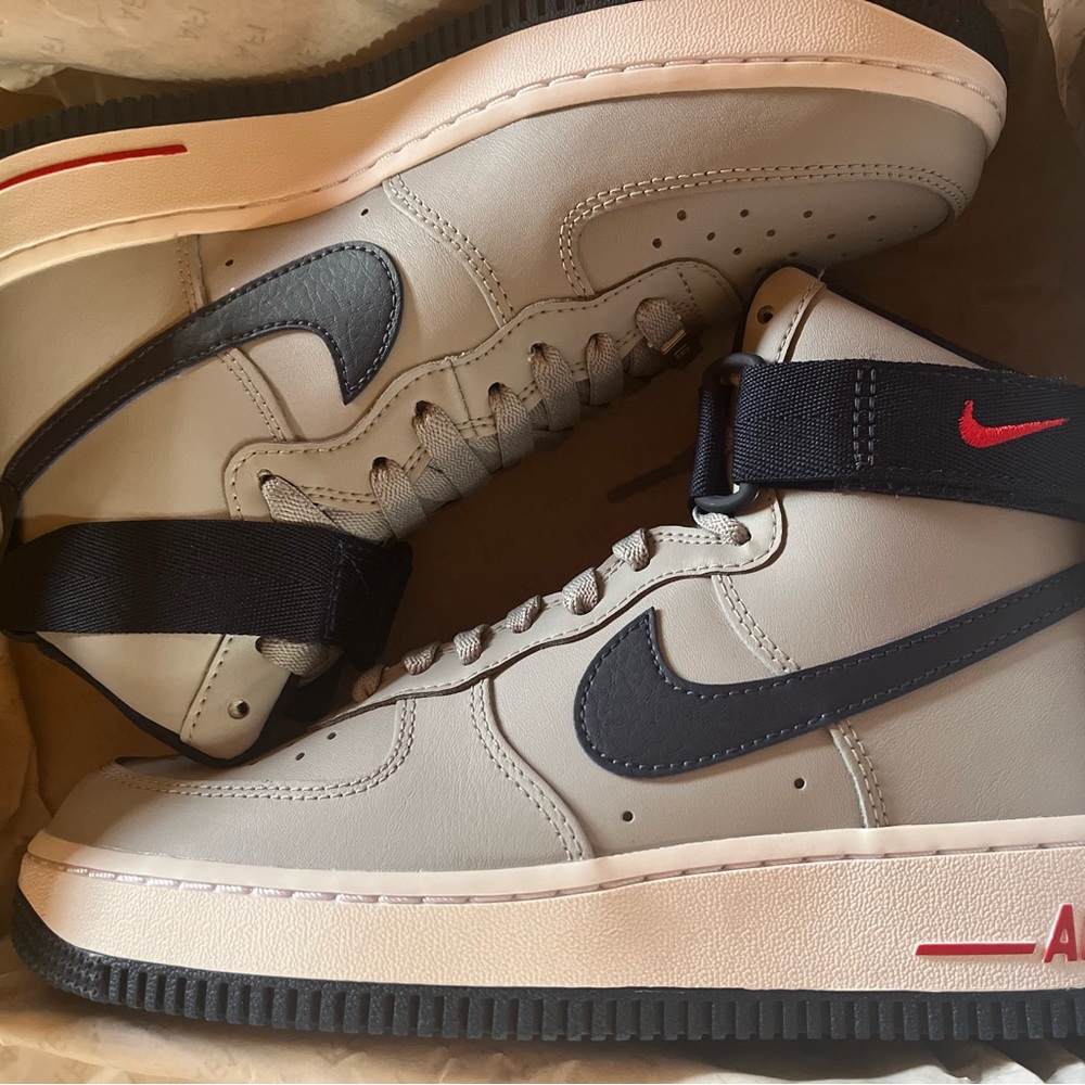 Nike Air Force 1 HI QS Collegiate $125Retail Gray/Red/Wh NIB *Sold Out In Stores